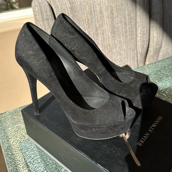 BRIAN ATWOOD BAMBOLA SIZE 9 EUC VELVETY W/DESIGN. GORGEOUS 5” HEEL W/ PLATFORM - Picture 2 of 8